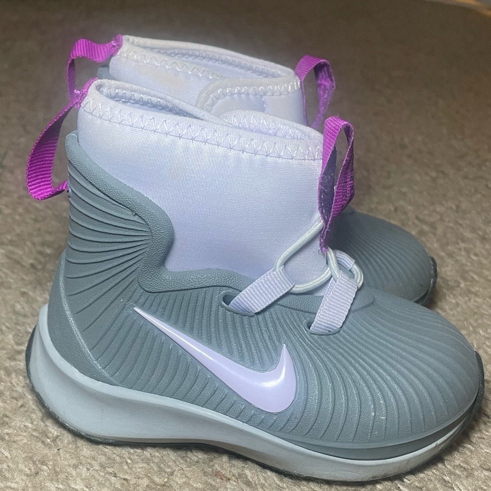 Toddler) Nike Binzie Boot 'Smoke Grey Violet Frost